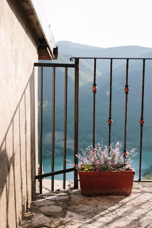 Lago Del Turano - La Taverna Con Cucina Open Space E Free Wi-Fi Ascrea Bagian luar foto